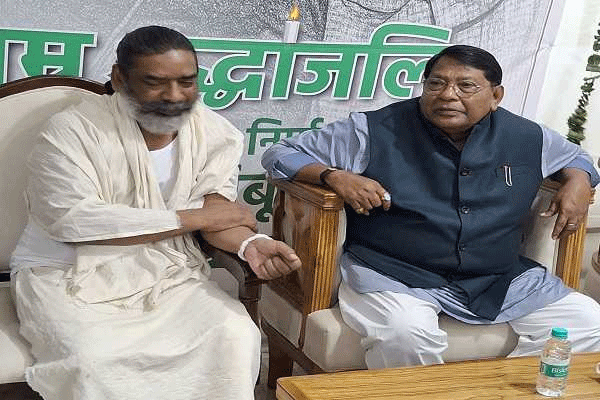 स्पीकर और डॉ रामेश्वर उरांव पहुंचे नेमरा, सीएम से की मुलाकात