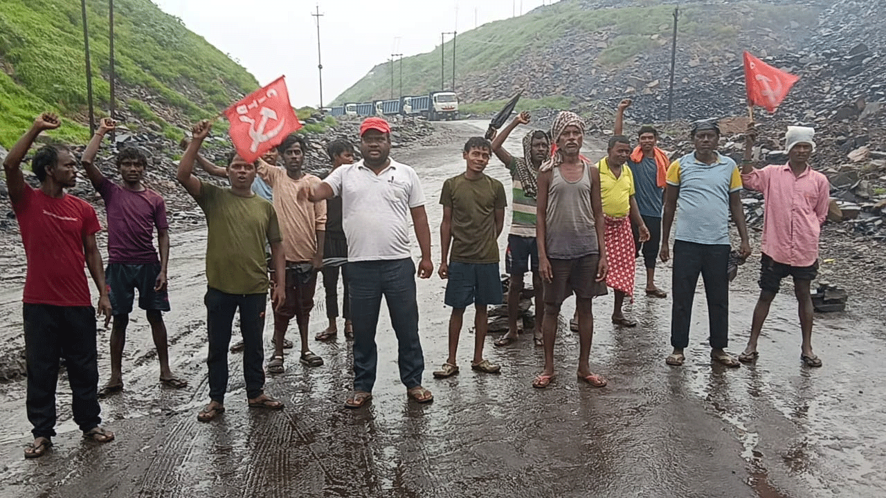 देशव्यापी हड़ताल से कोयलांचल में ठप हुआ कोयला उत्पादन, जगह-जगह प्रदर्शन