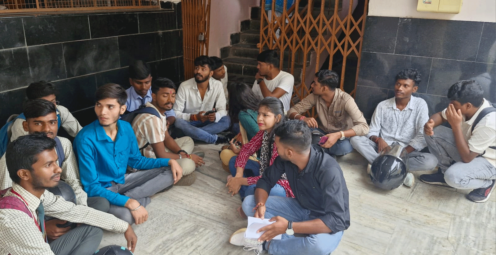 दीक्षांत समारोह में अनियमितता के विरोध में 'अबुआ अधिकार मंच' का धरना, मानी गयी मांग