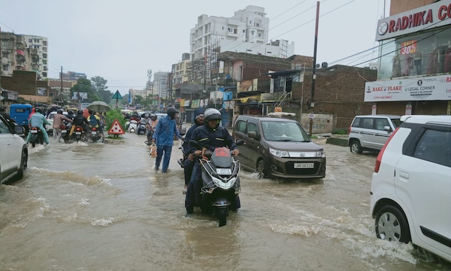 रांचीः पंचशील नगर में फिर घुसा पानी, सरकारी दावे फेल, लोग परेशान