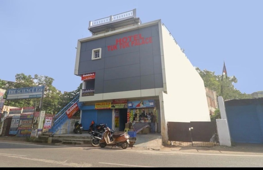 हजारीबाग जेल अधीक्षक जितेंद्र सिंह और रांची का टुकटुक होटल