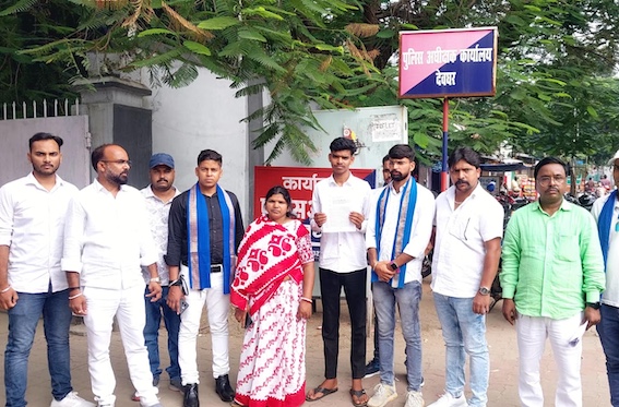 गलत वीडियो बनाकर धमकाने का आरोप, पीड़ित ने देवघर एसपी से शिकायत