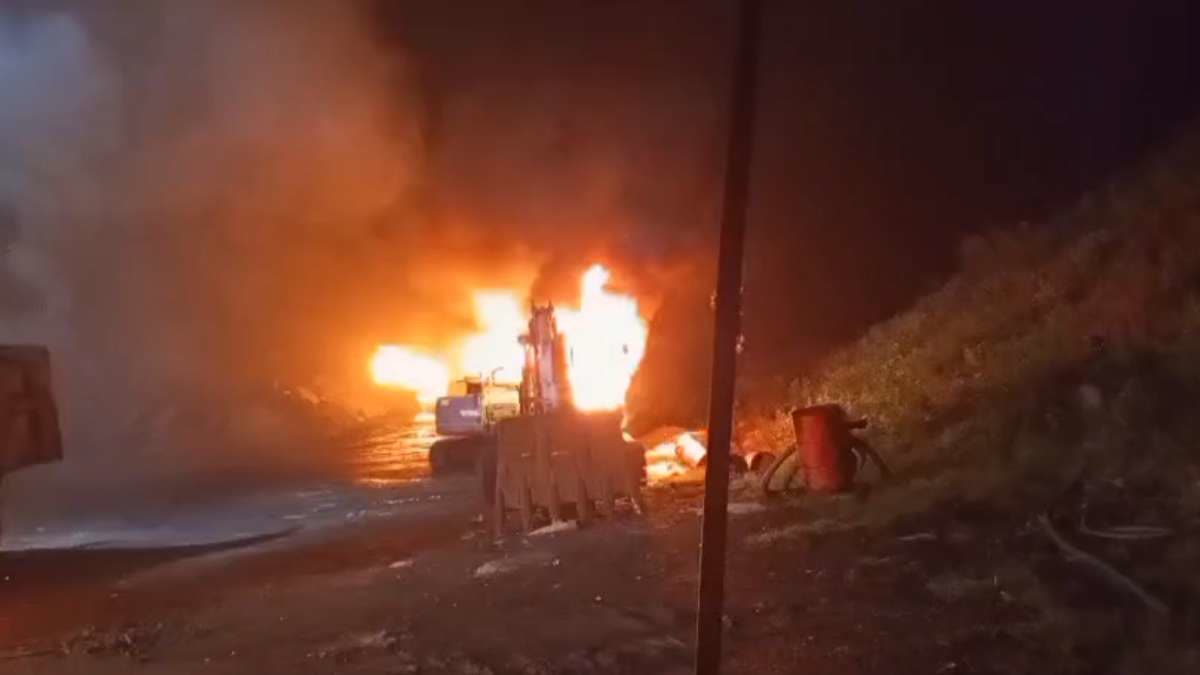 हजारीबाग: उग्रवादियों का तापीन कोल परियोजना में उत्पात, छह गाड़ियों में लगाई आग