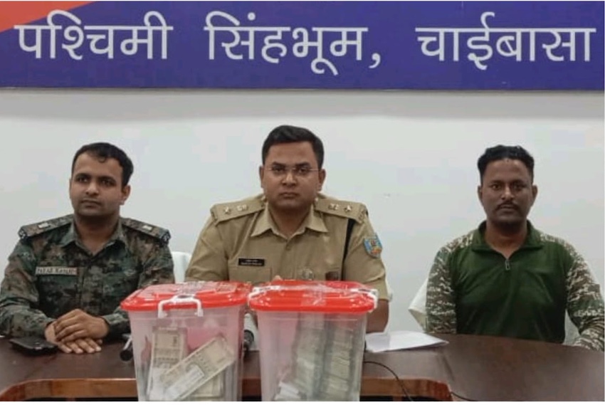 चाईबासाः नक्सलियों के ठिकाने से 35 लाख रुपये बरामद
