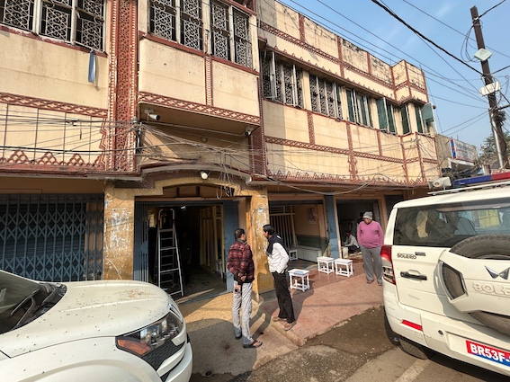 नेक्सजेन के मालिक विनय सिंह की पत्नी स्निग्धा सिंह की तलाश में झारखंड ACB की लखीसराय में छापामारी