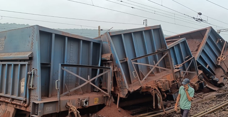 सरायकेला के चांडिल में हादसा, डिरेल हुई मालगाड़ी से टकराई दूसरी मालगाड़ी