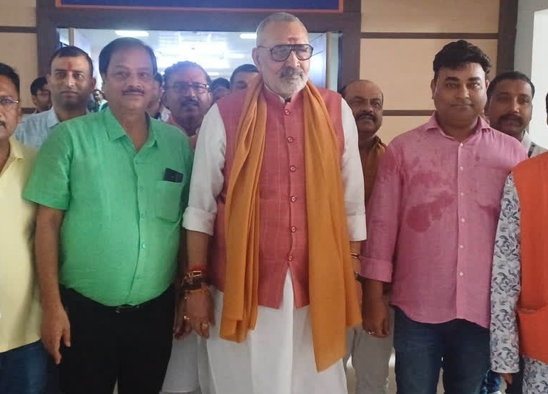 ममता बंगाल को बांग्लादेश और हेमंत झारखंड को बंगाल बनाना चाहते :  गिरिराज सिंह