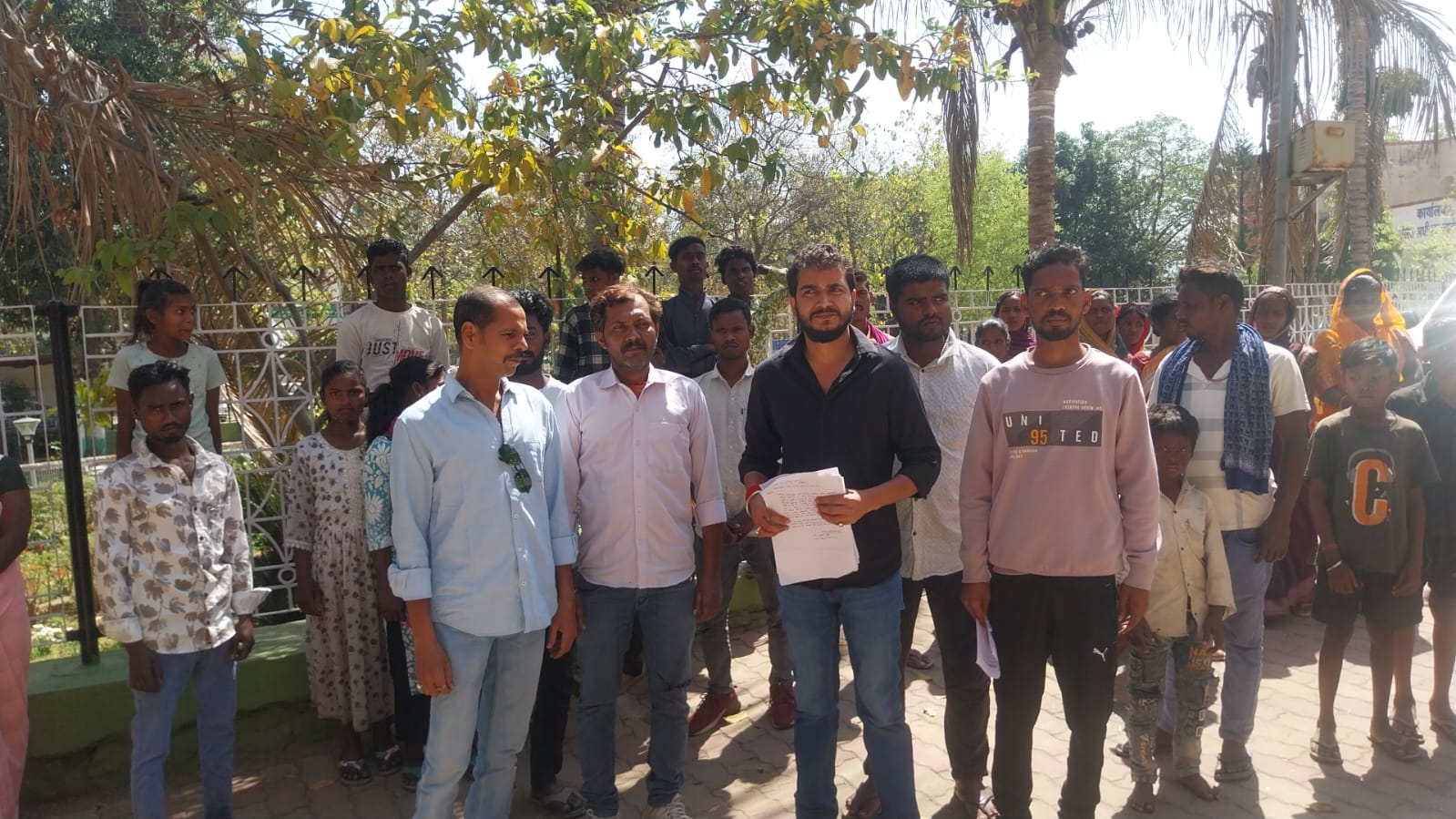 लातेहारः सरकारी जमीन पर घर बनाने वाले 11 लोगों को अतिक्रमण हटाने का निर्देश