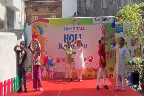बच्चों की जरूरत का वन-स्टॉप डेस्टिनेशन बना 'Tiny 2 Tall', होली महोत्सव में बच्चों को बांटे उपहार