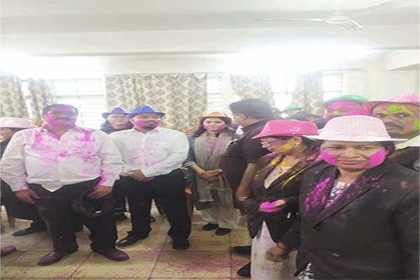 रांची सिविल कोर्ट में होली मिलन समारोह, अधिवक्ताओं संग जज भी रहे उपस्थित