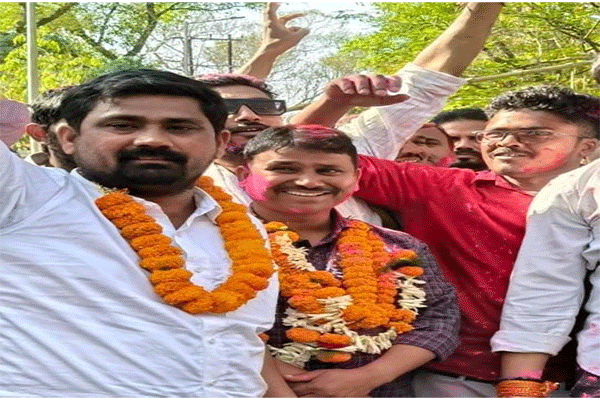 धनबाद :  वार्ड 38 के नवनिर्वाचित पार्षद जय कुमारने दी होली की शुभकामनाएं