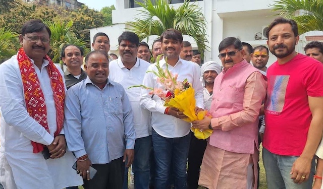 विधायक राज सिन्हा ने मेयर संजीव सिंह को दी बधाई, कहा- विकास तो नई ऊंचाई पर ले जाएंगे